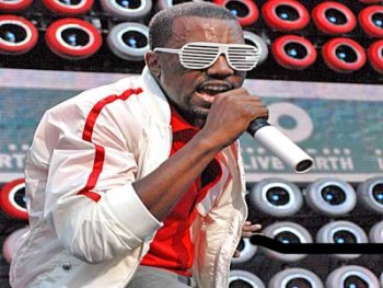 Kanye West - Rocking The Glasses